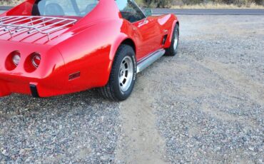 Chevrolet-Corvette-1976-1