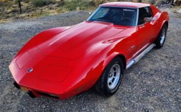 Chevrolet-Corvette-1976-3