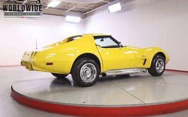 Chevrolet-Corvette-1976-9