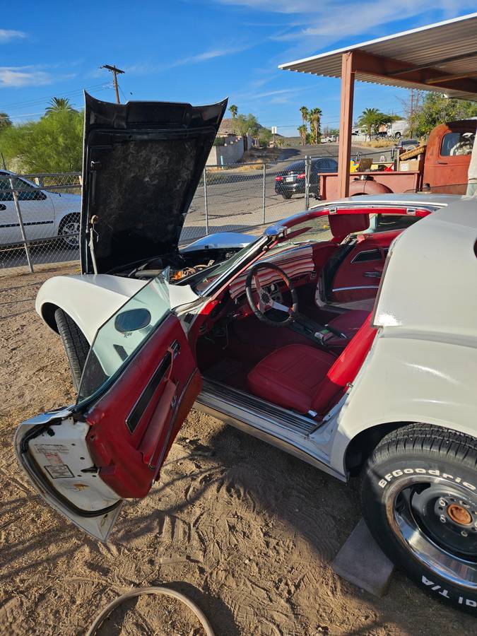 Chevrolet-Corvette-1977-1