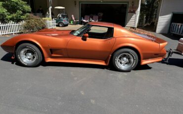 Chevrolet-Corvette-1977