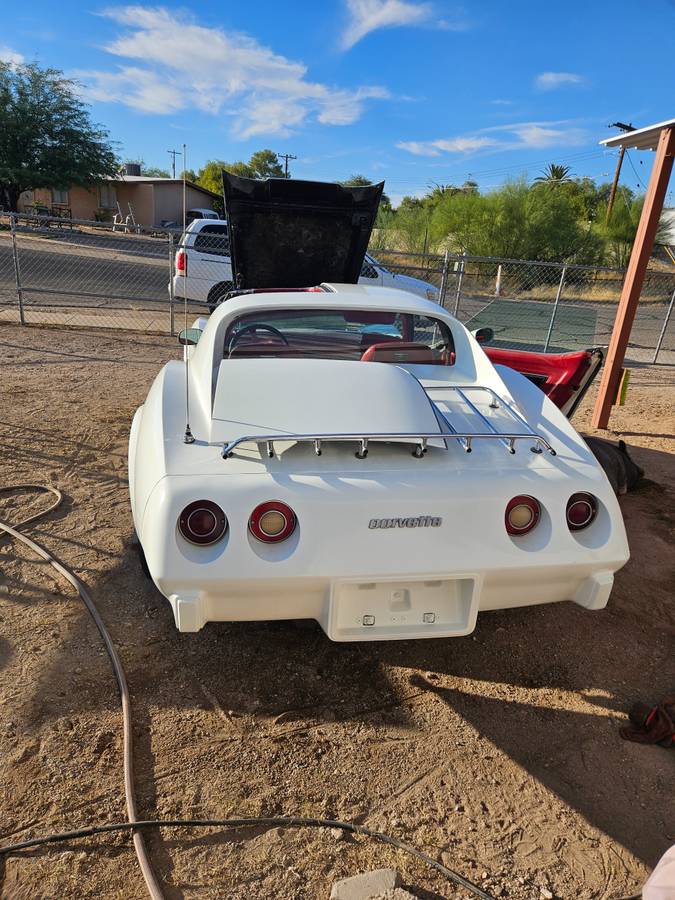 Chevrolet-Corvette-1977-7