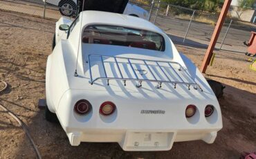 Chevrolet-Corvette-1977-9