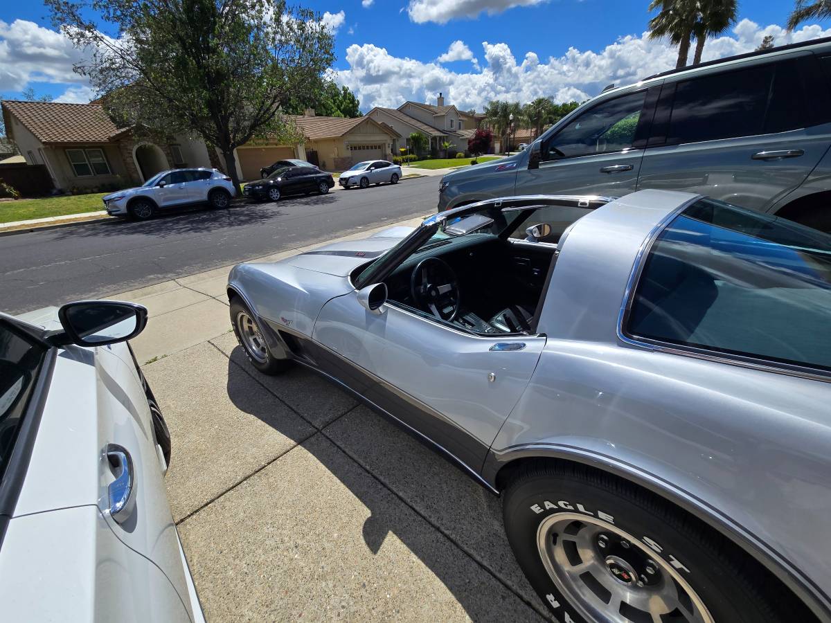 Chevrolet-Corvette-1978-10