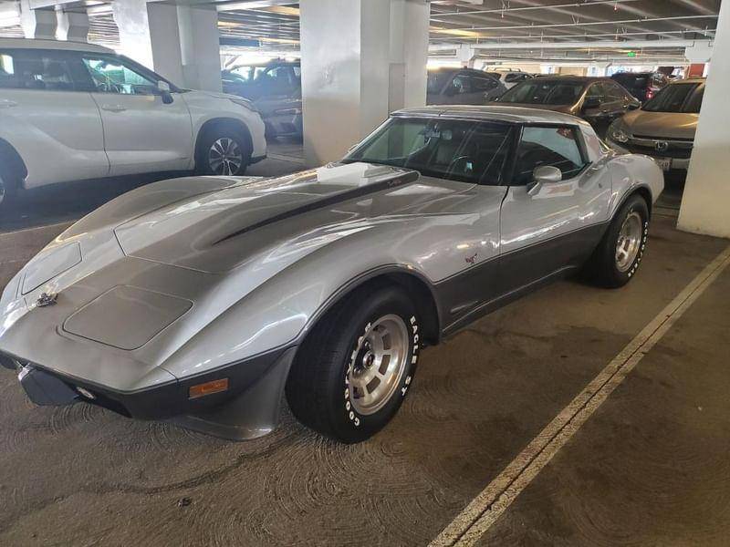 Chevrolet-Corvette-1978-2