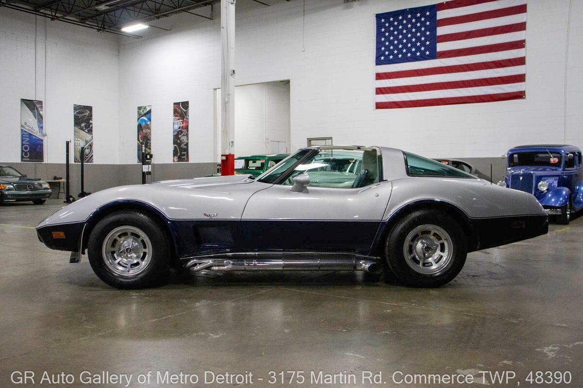 Chevrolet-Corvette-1978-2