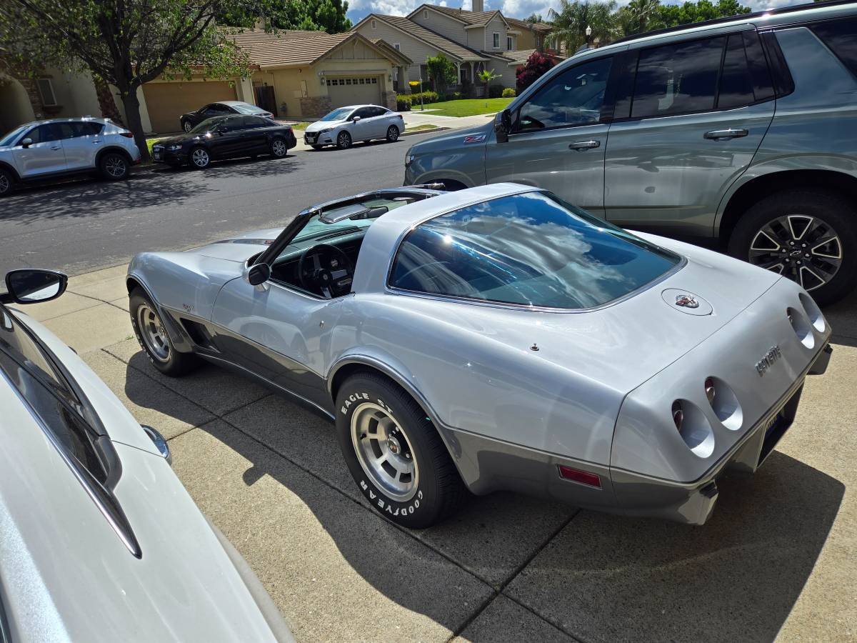 Chevrolet-Corvette-1978-9