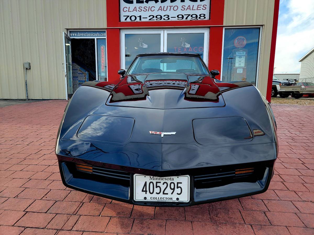 Chevrolet-Corvette-1980-1