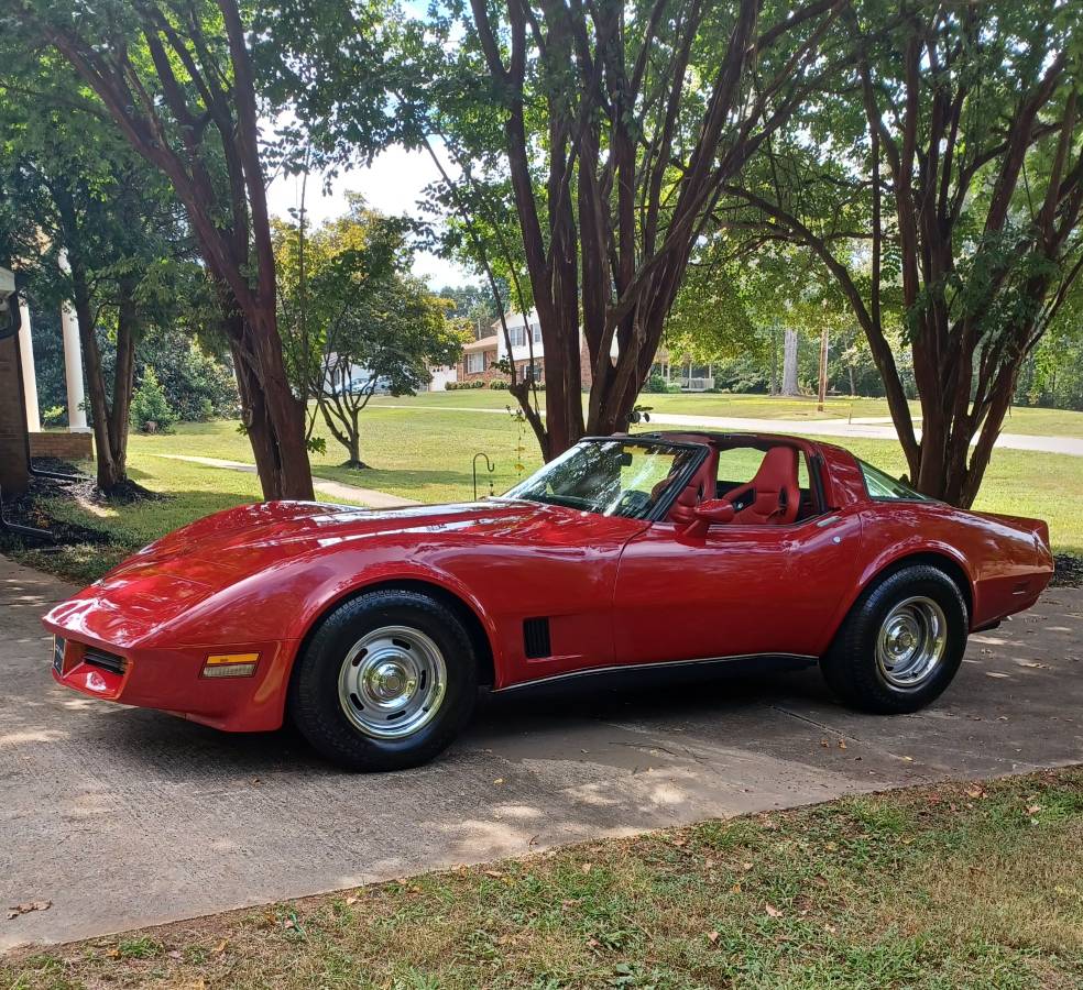 Chevrolet-Corvette-1980-1