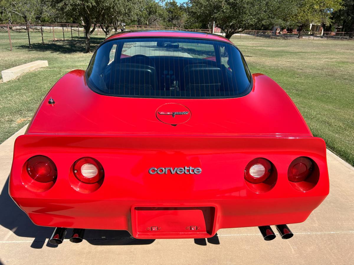 Chevrolet-Corvette-1980-10