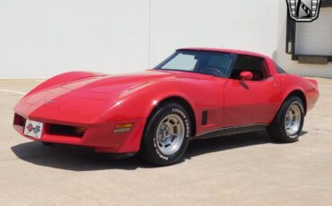 Chevrolet-Corvette-1980-2