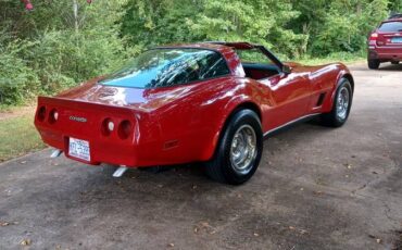 Chevrolet-Corvette-1980-3