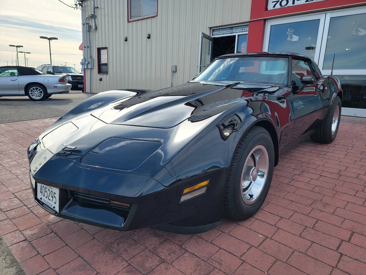 Chevrolet-Corvette-1980-4