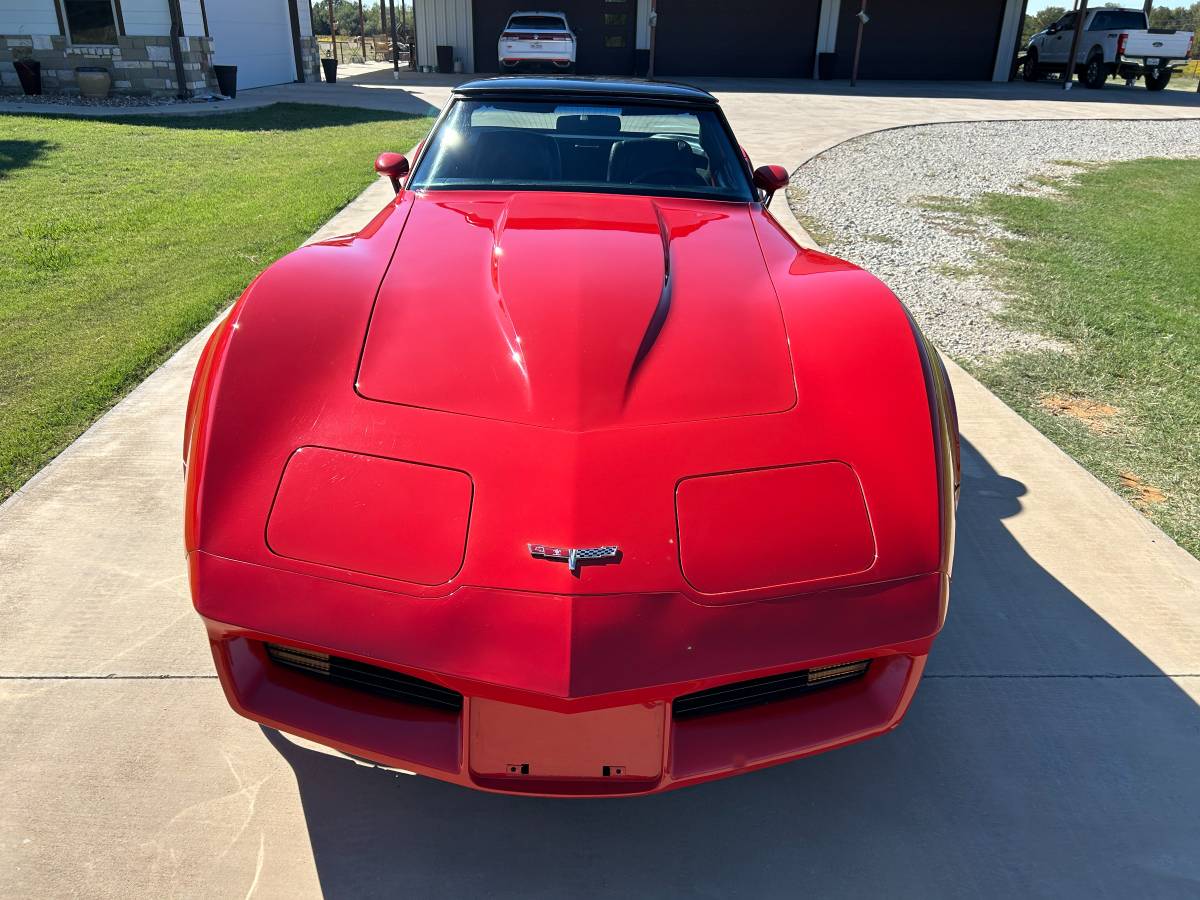 Chevrolet-Corvette-1980-5