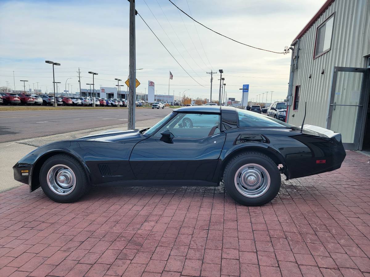 Chevrolet-Corvette-1980-5