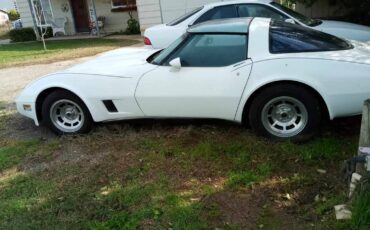 Chevrolet-Corvette-1980-5