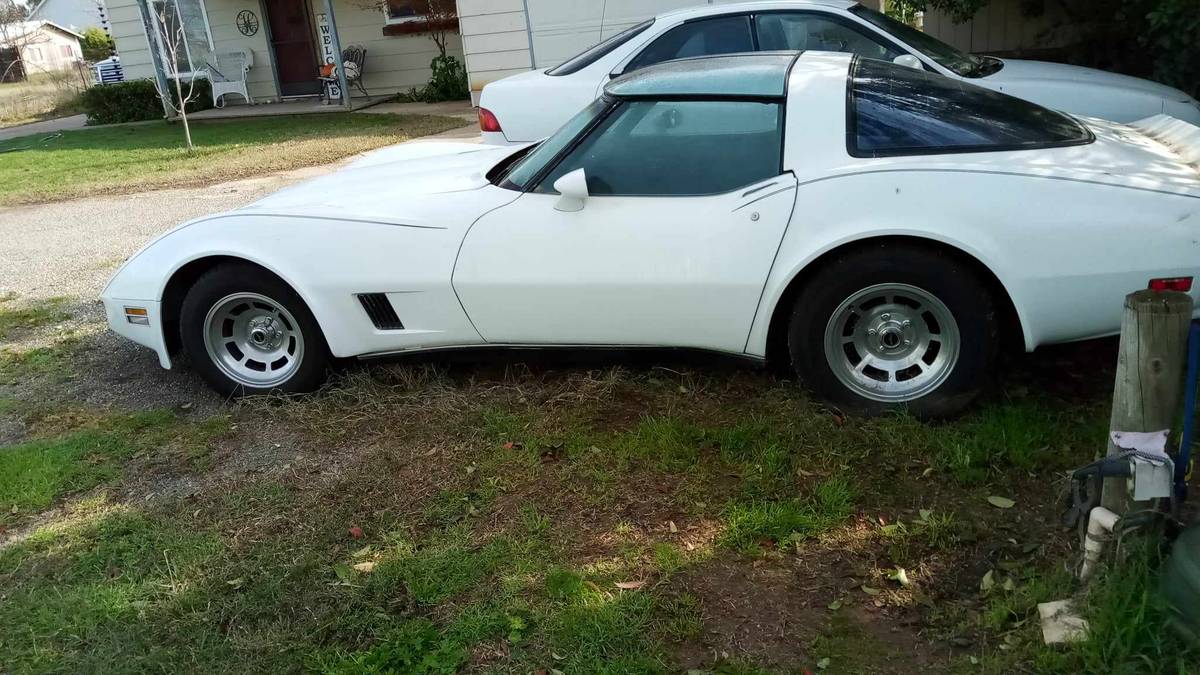 Chevrolet-Corvette-1980-5