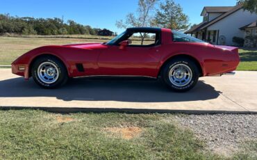 Chevrolet-Corvette-1980-6