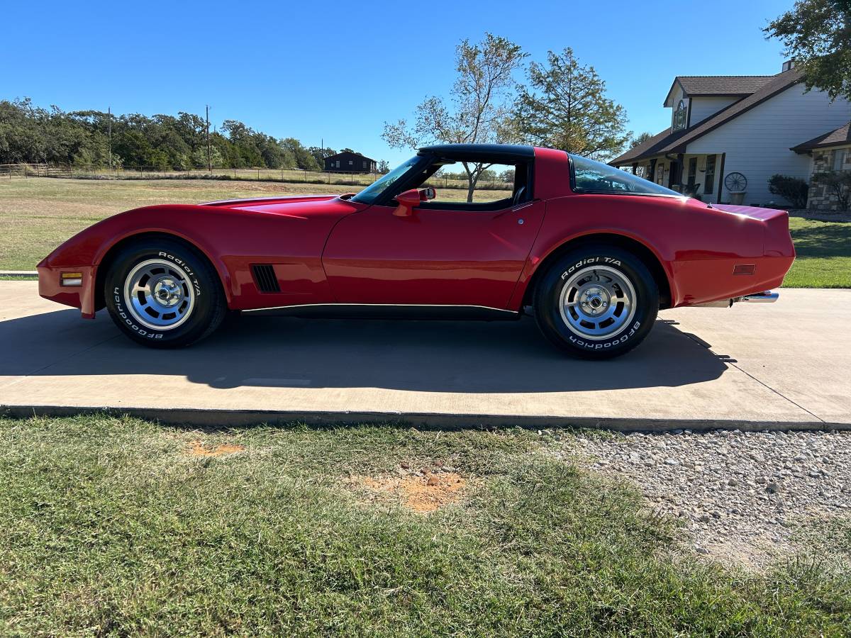 Chevrolet-Corvette-1980-6