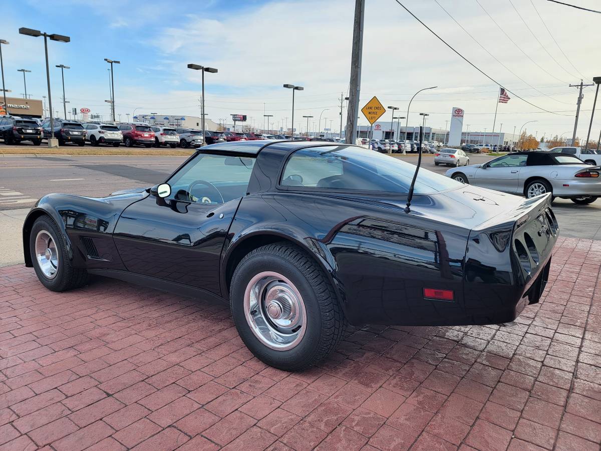 Chevrolet-Corvette-1980-6