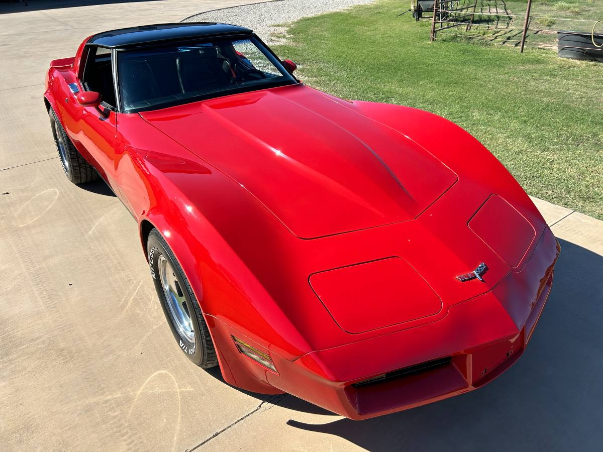 Chevrolet-Corvette-1980-7