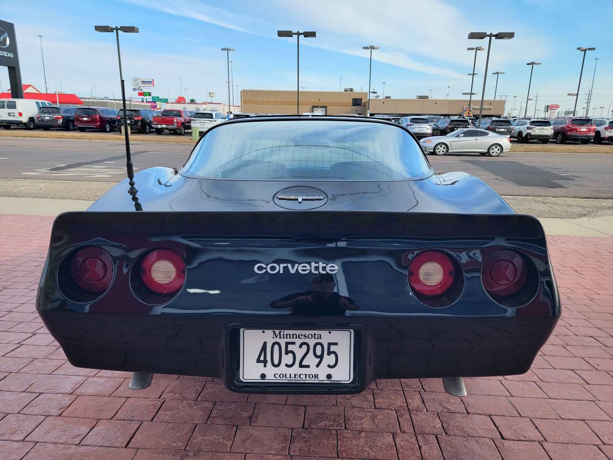 Chevrolet-Corvette-1980-7