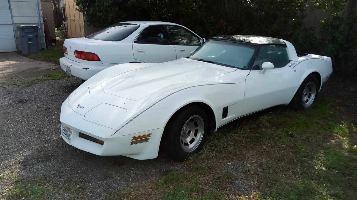 Chevrolet-Corvette-1980-8