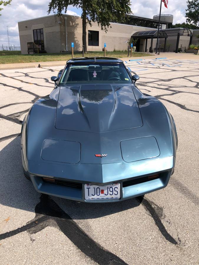 Chevrolet-Corvette-1982-1