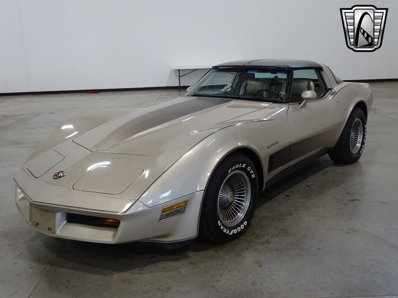 Chevrolet-Corvette-1982-2