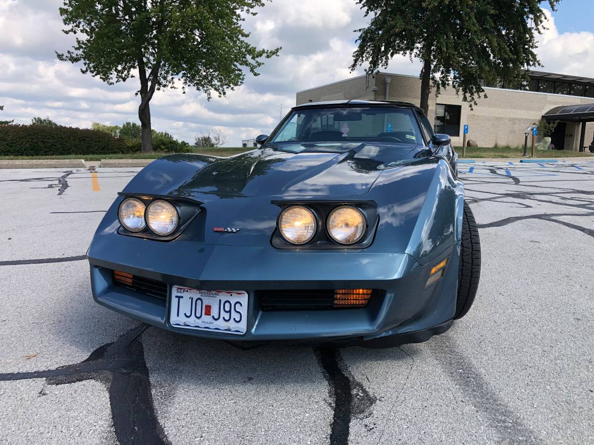 Chevrolet-Corvette-1982-5