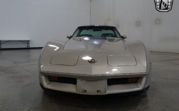 Chevrolet-Corvette-1982-8