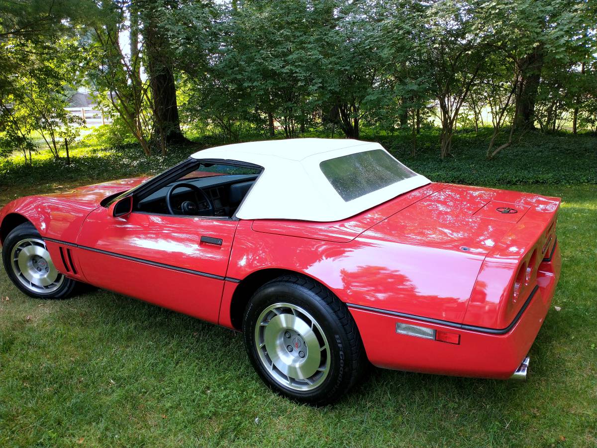 Chevrolet-Corvette-1987-15