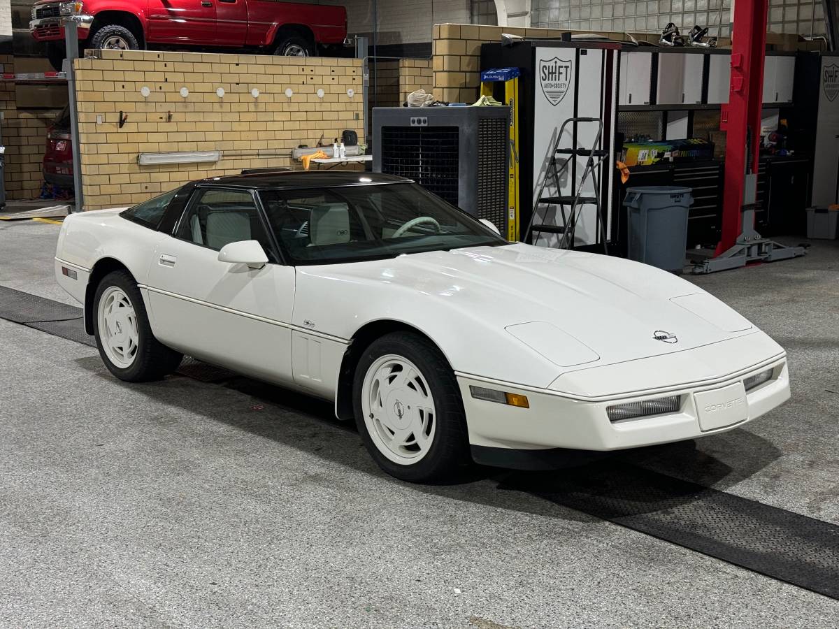 Chevrolet-Corvette-1988-1