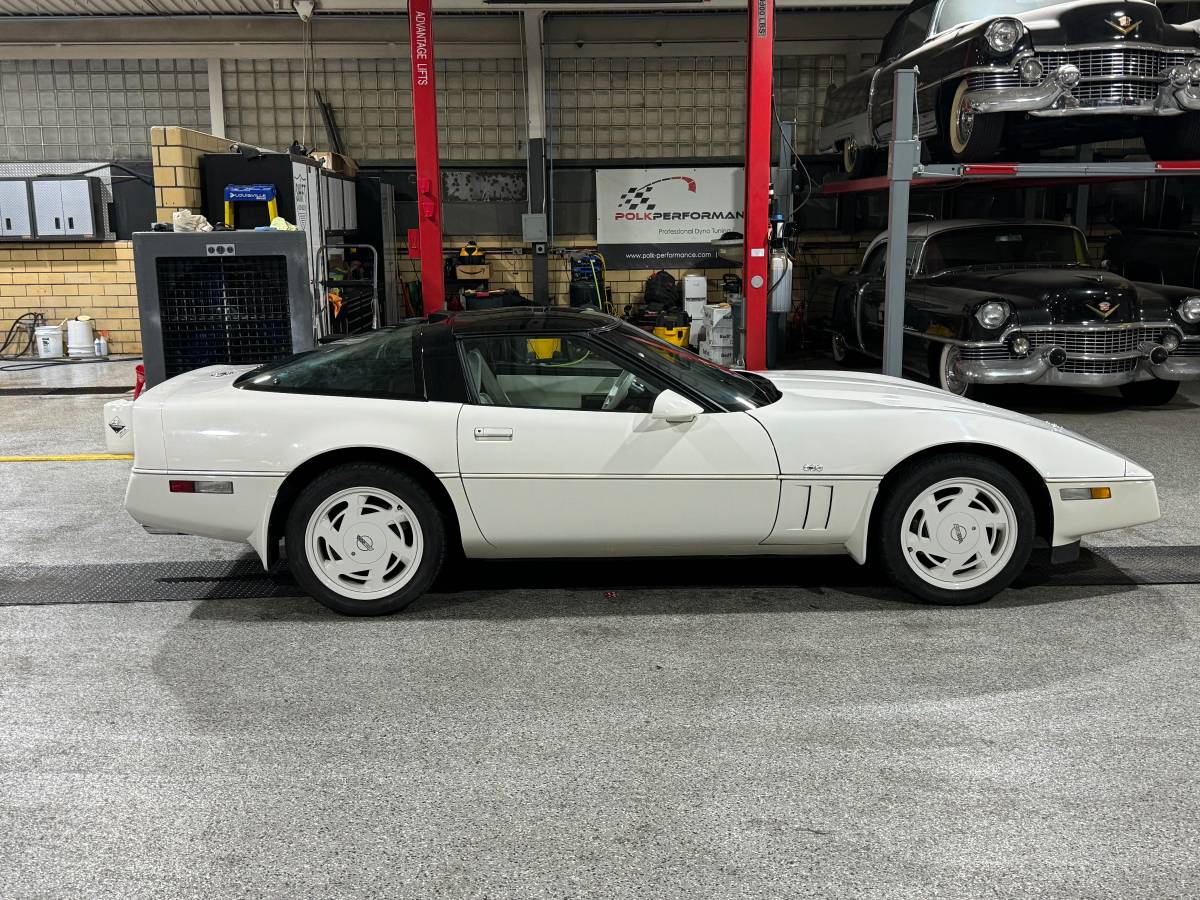 Chevrolet-Corvette-1988-2