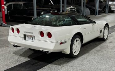 Chevrolet-Corvette-1988-3