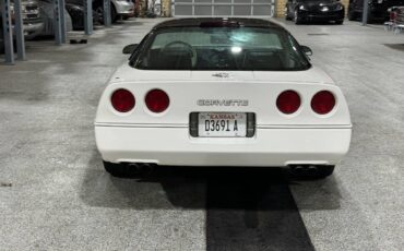 Chevrolet-Corvette-1988-4