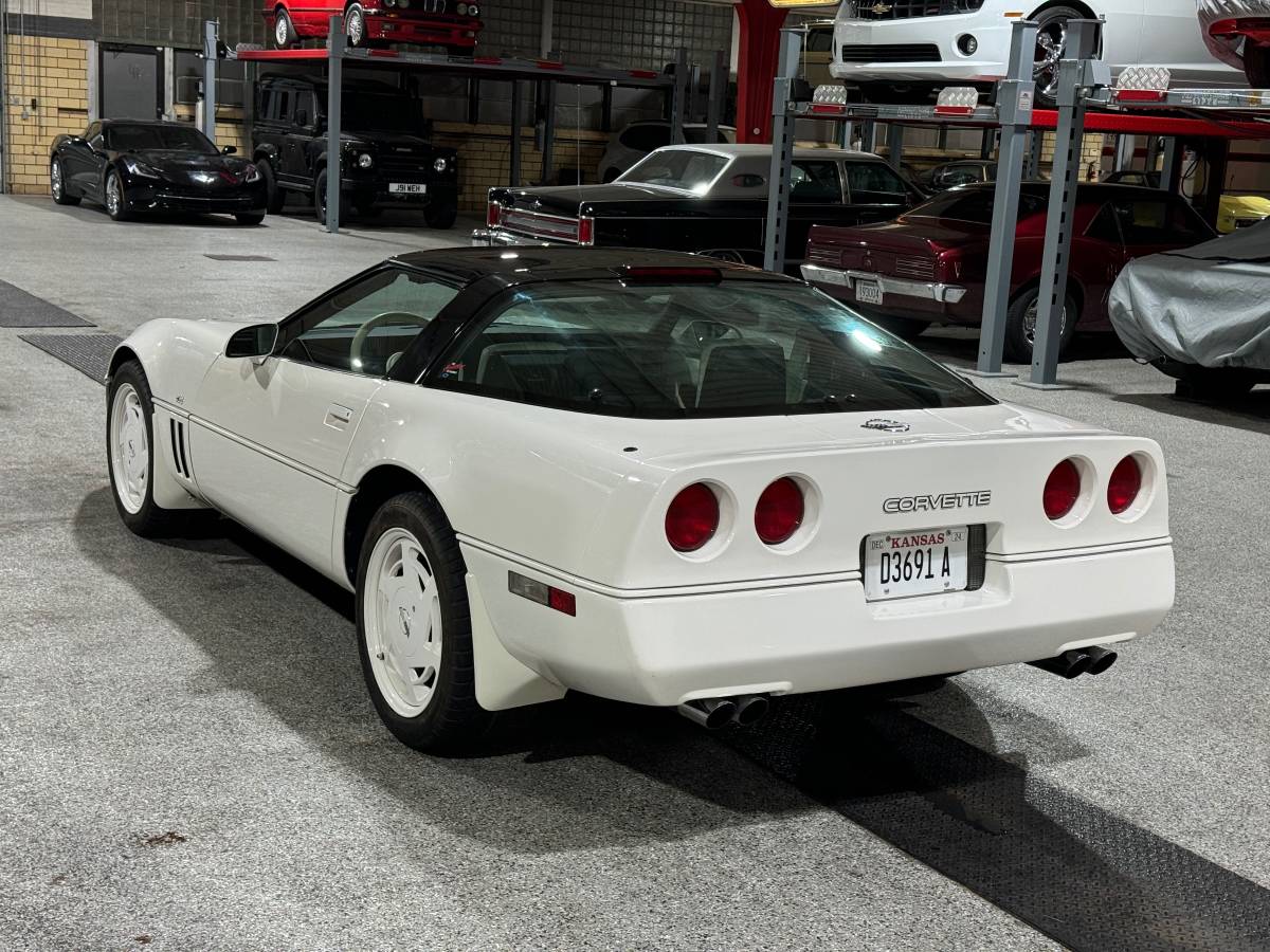 Chevrolet-Corvette-1988-5