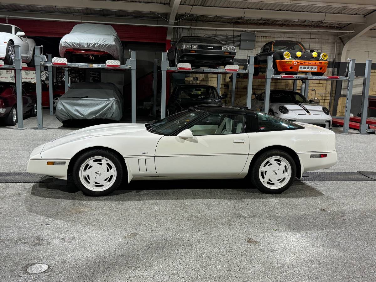 Chevrolet-Corvette-1988-6