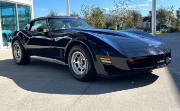 Chevrolet-Corvette-Berline-1980-2