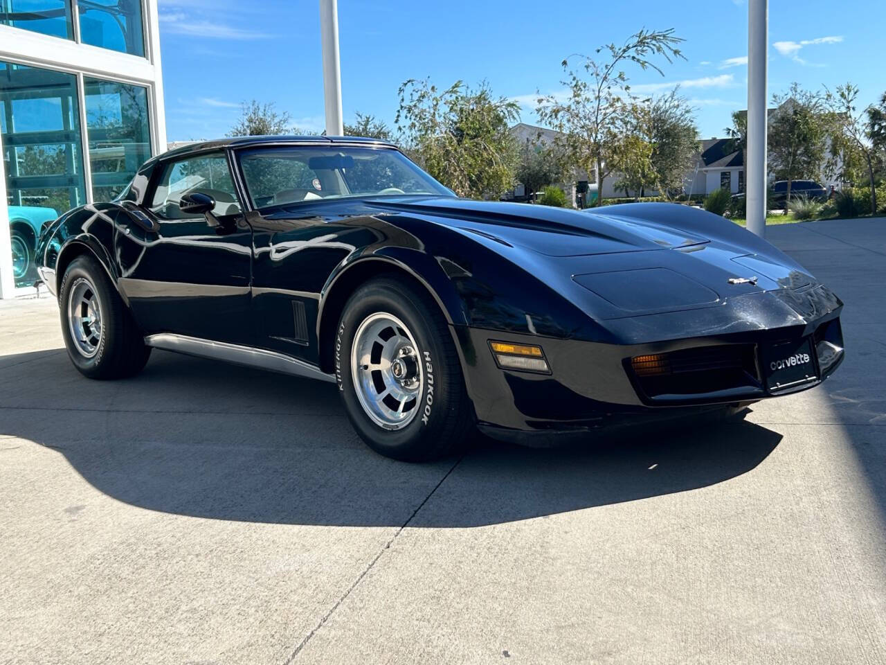 Chevrolet-Corvette-Berline-1980-2