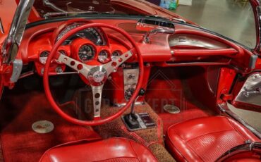 Chevrolet-Corvette-Cabriolet-1961-4