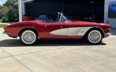 Chevrolet-Corvette-Coupe-1961-3