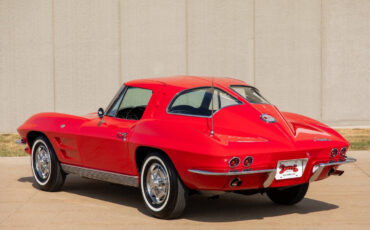 Chevrolet-Corvette-Coupe-1963-4