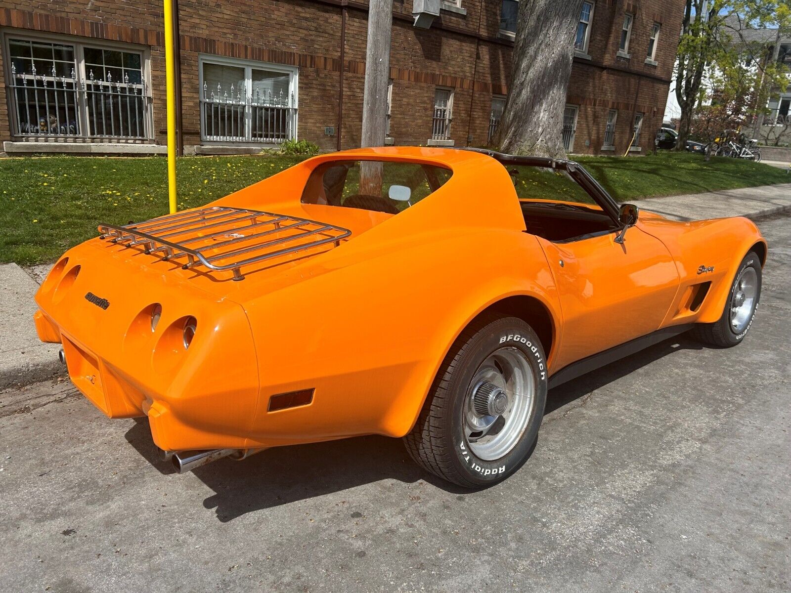 Chevrolet-Corvette-Coupe-1977-2