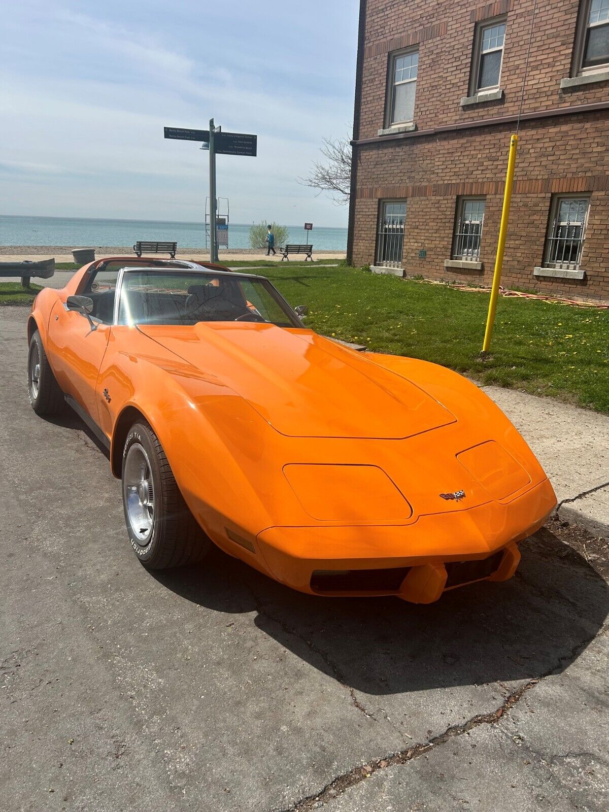 Chevrolet-Corvette-Coupe-1977-3