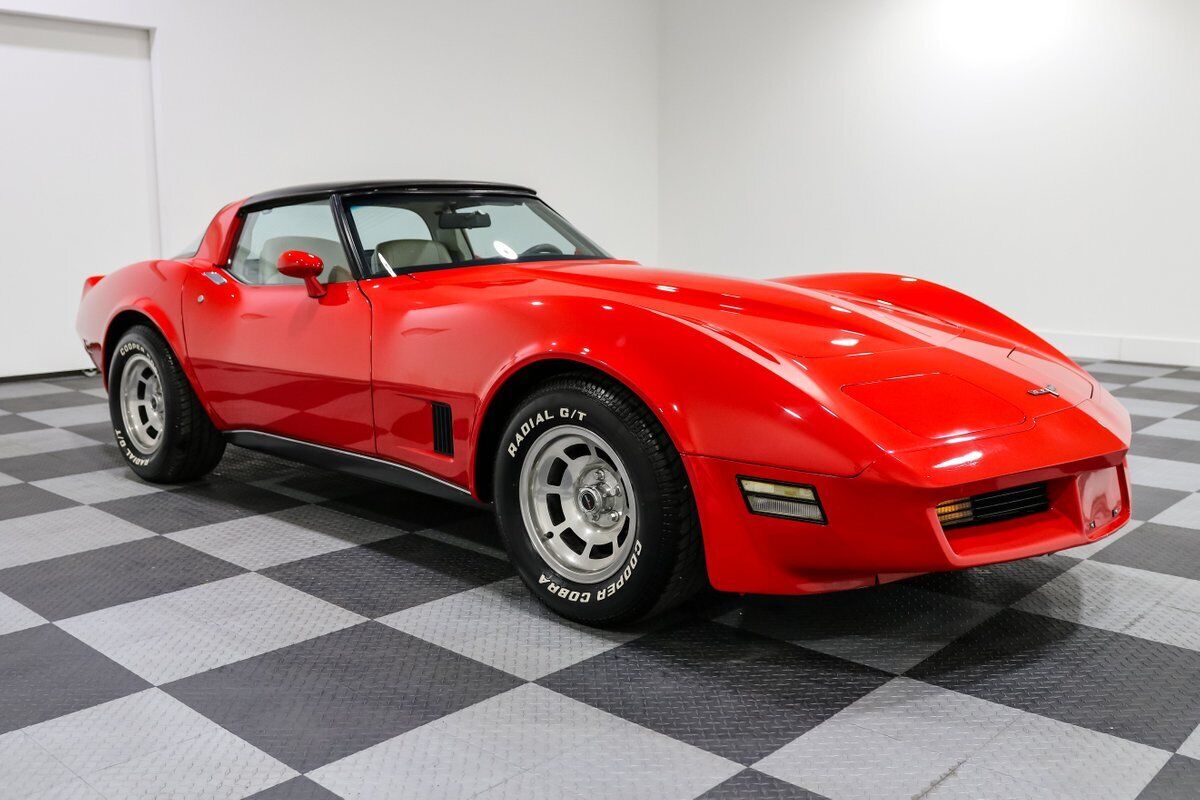 Chevrolet-Corvette-Coupe-1980-1