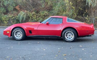 Chevrolet-Corvette-Coupe-1980-3