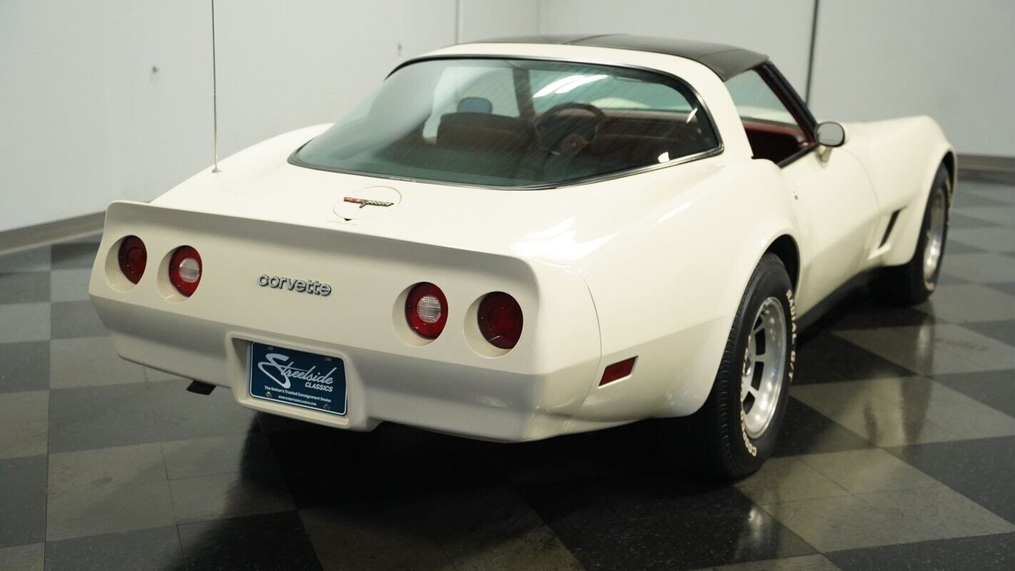 Chevrolet-Corvette-Coupe-1981-10