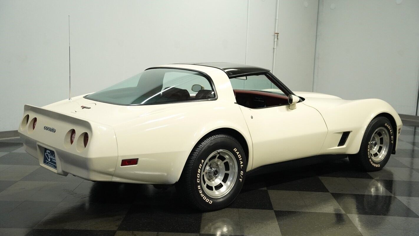 Chevrolet-Corvette-Coupe-1981-11