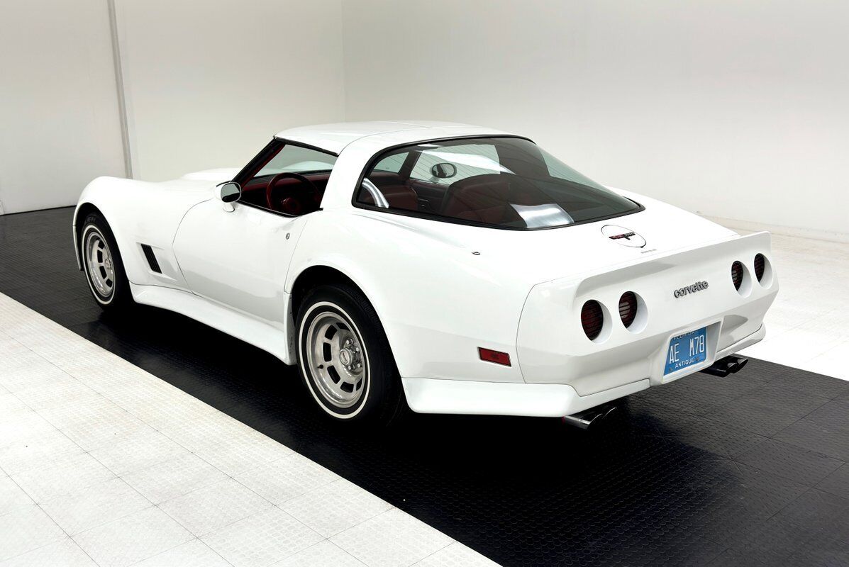 Chevrolet-Corvette-Coupe-1981-3